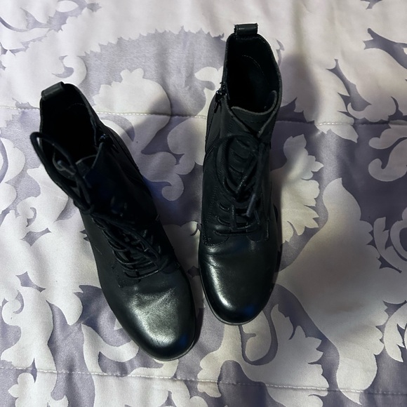 Sole Society brand new leather boots with block heel. genuine leather. - Picture 4 of 9